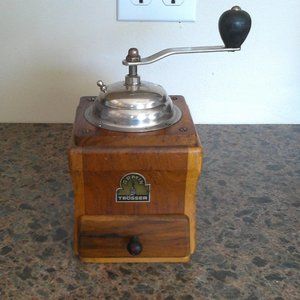 VINTAGE COFFEE GRINDER